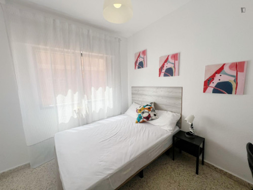 Sublime double bedroom in Figares