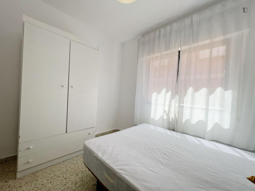 Sublime double bedroom in Figares