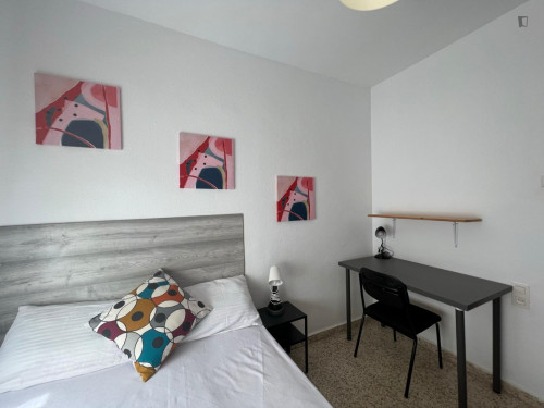 Sublime double bedroom in Figares