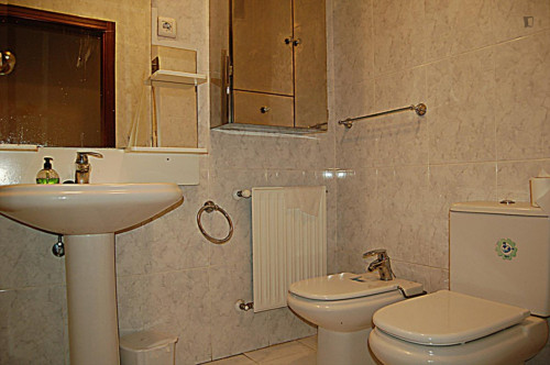 Double bedroom in 3-bedroom apartment - Gallery - 6