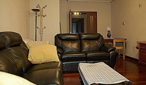 Double bedroom in 3-bedroom apartment - Gallery - 3