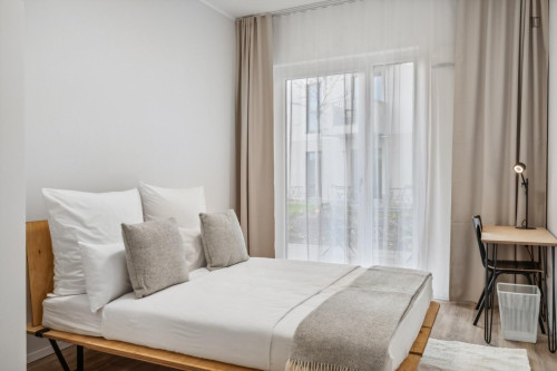Bright double bedroom in shared flat in the vicinity of the Rosental park