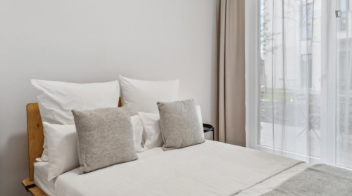 Bright double bedroom in shared flat in the vicinity of the Rosental park