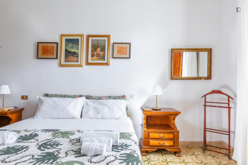 Beautiful 2-bedroom apartment near the Centrale train station