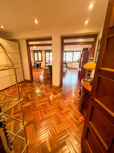 Big 4-bedroom apartment in Ensanche/Zabalgunea