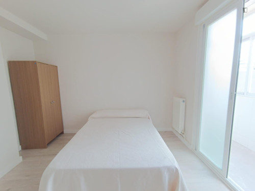 Homely double bedroom in Ermitagaña-Mendebaldea