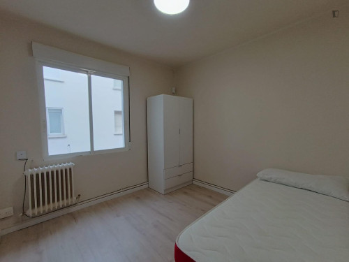 Cosy double bedroom in Ermitagaña-Mendebaldea