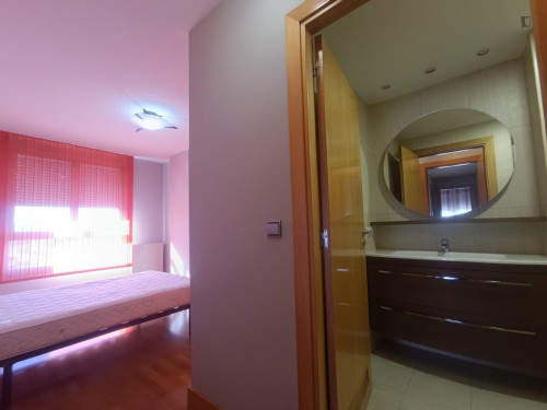 Lovely double ensuite bedroom in Rochapea