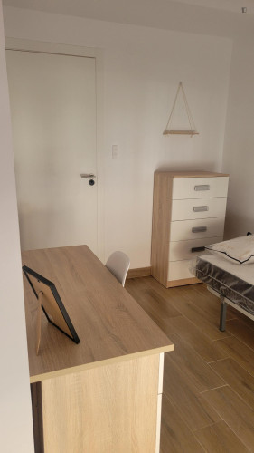 Modern Single Bedroom close to UMH University