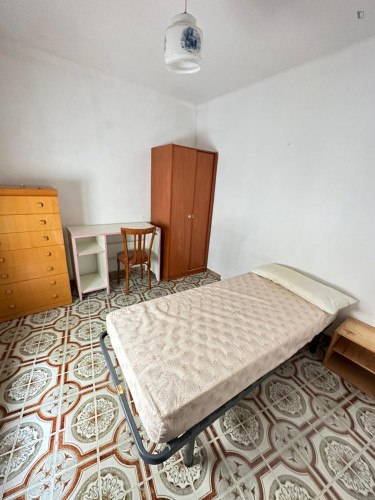 Lovely single bedroom in Tarragona