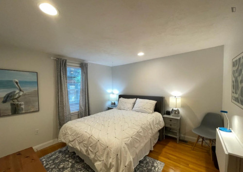 Very large 3-bedroom apartment in Riverside