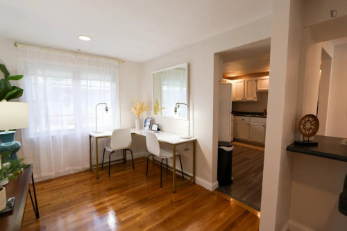Very large 3-bedroom apartment in Riverside