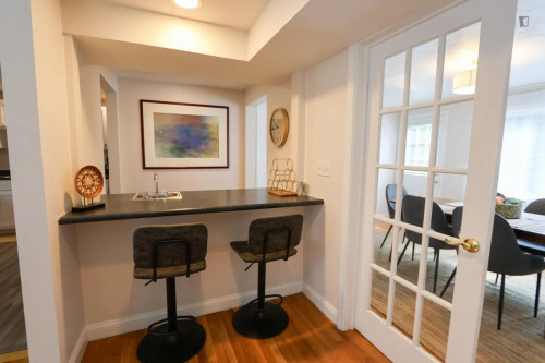 Very large 3-bedroom apartment in Riverside