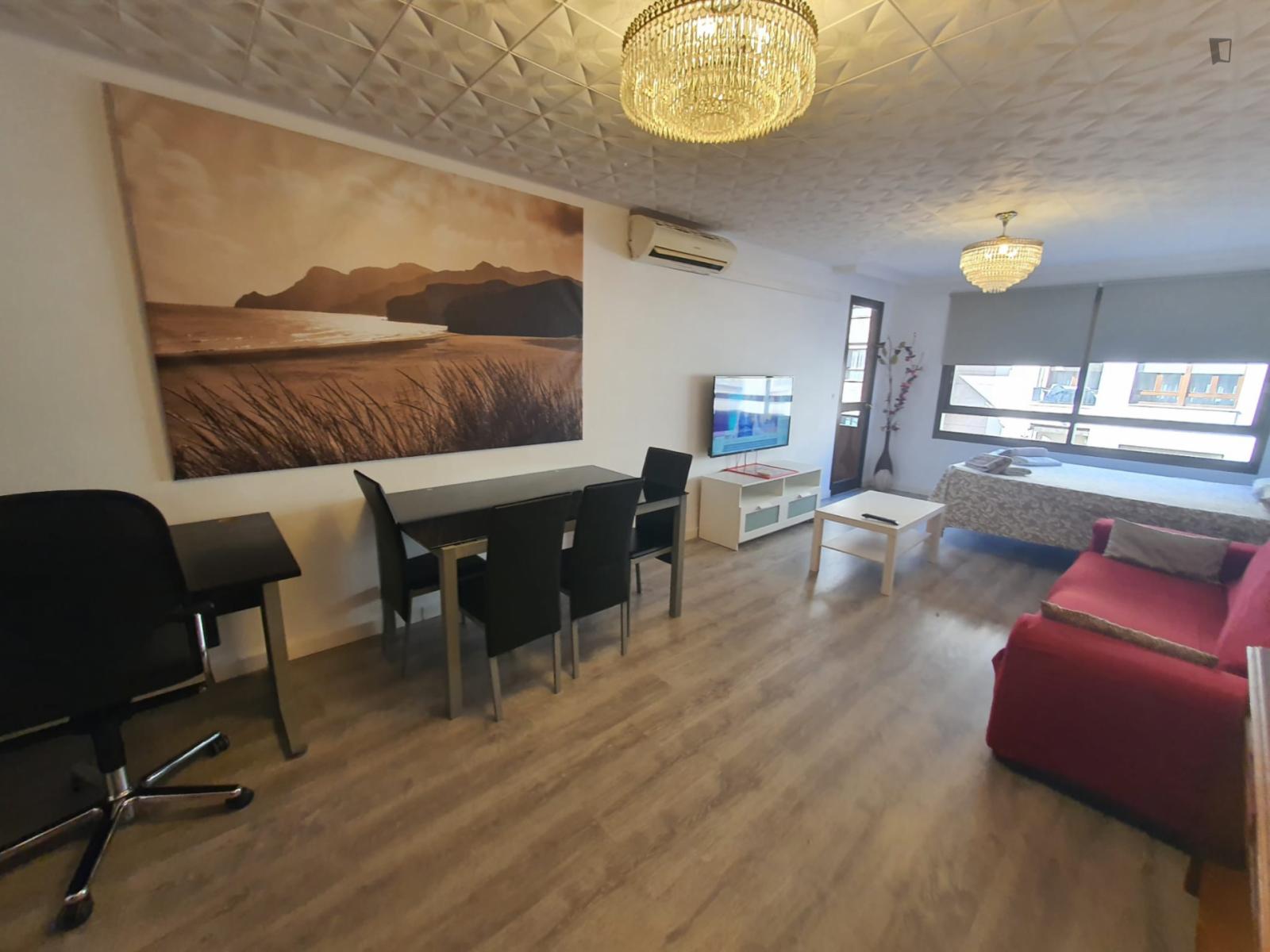  Large Double Bedroom In The Pere Garau Neighbourhood  -  Large double bedroom in the Pere Garau neighbourhood  - Gallery -  1