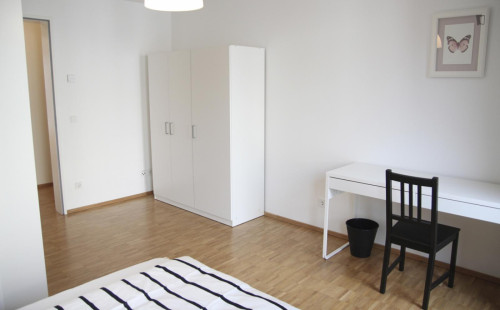 Inviting single bedroom in Harburg