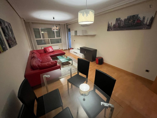 Pleasant double bedroom in Parque de Las Gaunas