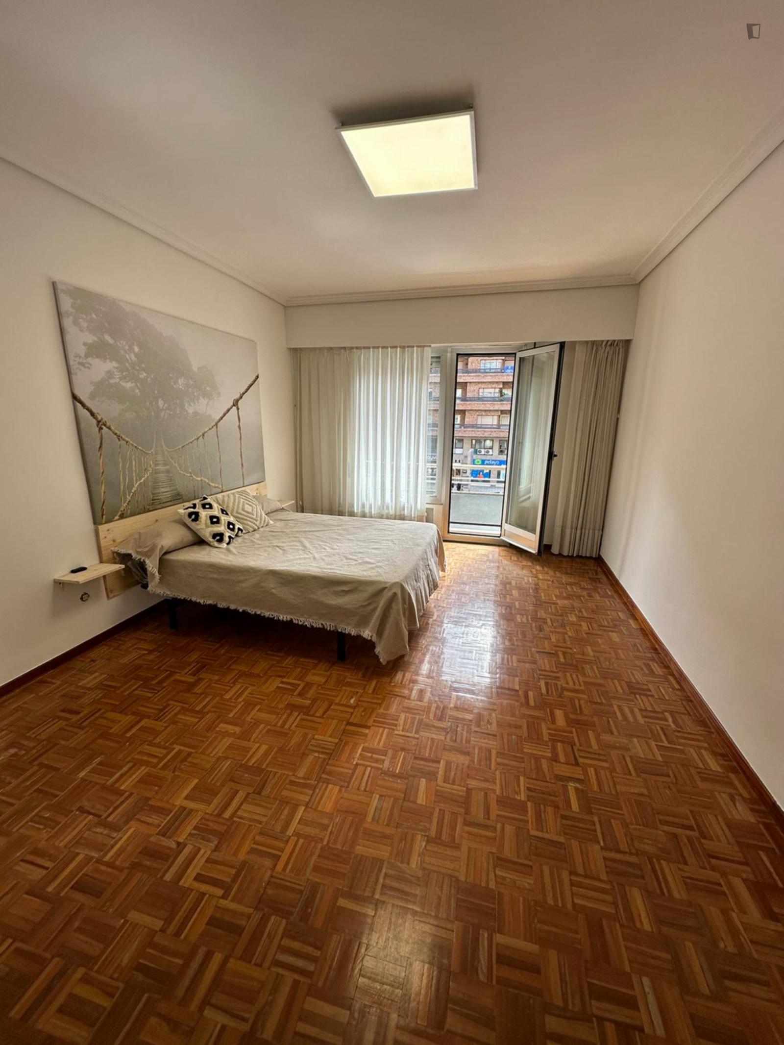  Double Bedroom With A Balcony, Near Parque Del Ebro  -  Double bedroom with a balcony, near Parque del Ebro  - Gallery -  1
