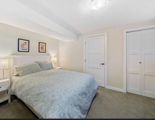 8 Mins Walk to UVIC - Gallery - 11