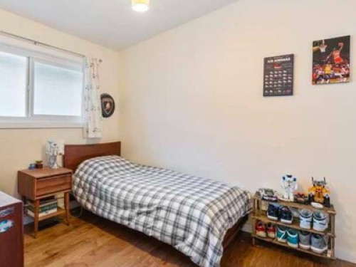 8 Mins Walk to UVIC - Gallery - 9