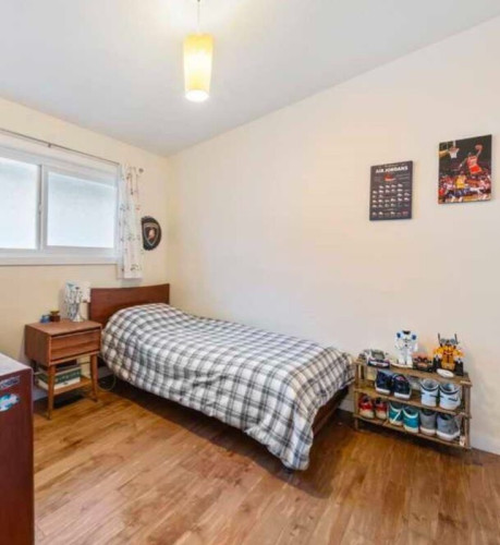 8 Mins Walk to UVIC - Gallery - 12