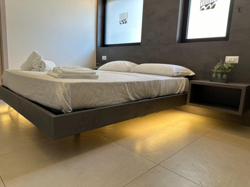 Pleasant double ensuite bedroom in Palese