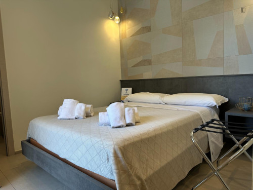 Inviting double ensuite bedroom in Palese