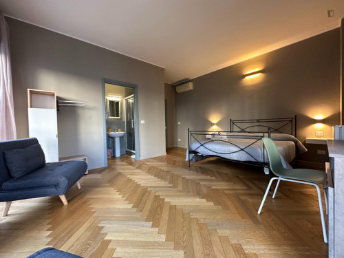 Large double ensuite bedroom in Murat