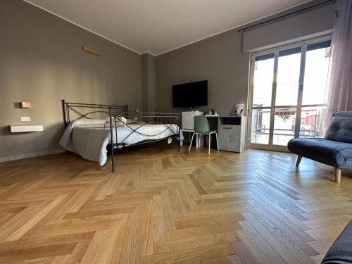 Large double ensuite bedroom in Murat