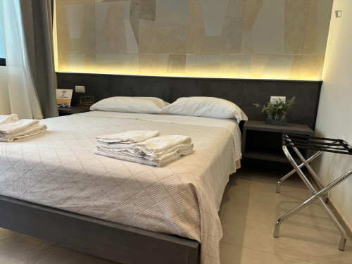 Very cosy double ensuite bedroom near the Palese train station