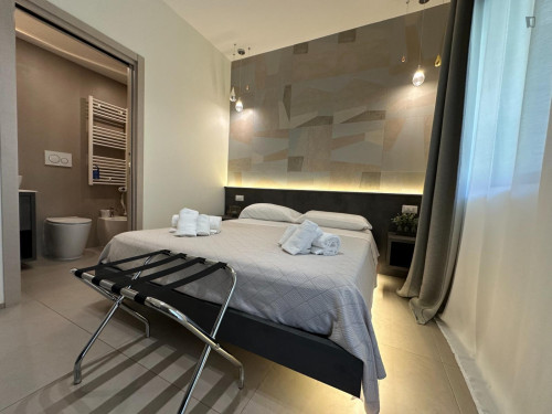 Charming double ensuite bedroom in Palese