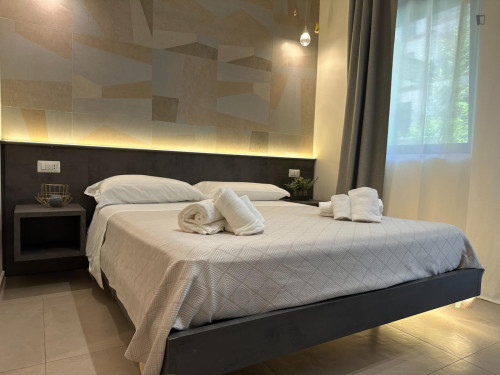 Charming double ensuite bedroom in Palese