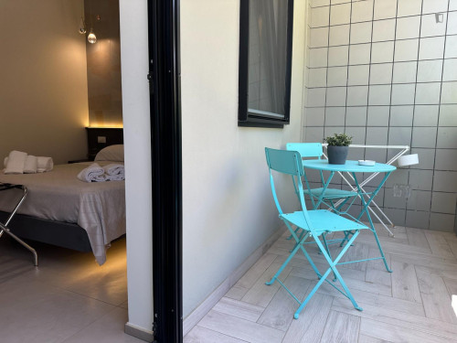 Charming double ensuite bedroom in Palese