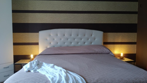 Welcoming double ensuite bedroom in Quartiere Umbertino