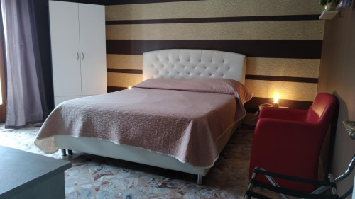 Welcoming double ensuite bedroom in Quartiere Umbertino