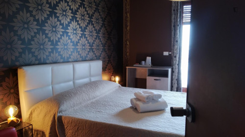 Inviting double ensuite bedroom in Quartiere Umbertino