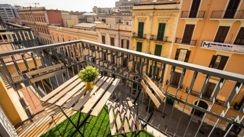 Sunny double ensuite bedroom in Quartiere Umbertino