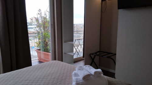 Elegant double ensuite bedroom in Quartiere Umbertino