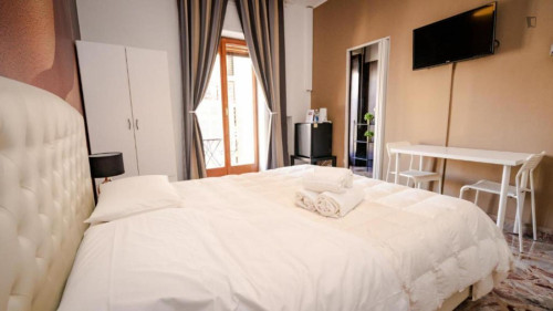 Appealing double ensuite bedroom in Quartiere Umbertino