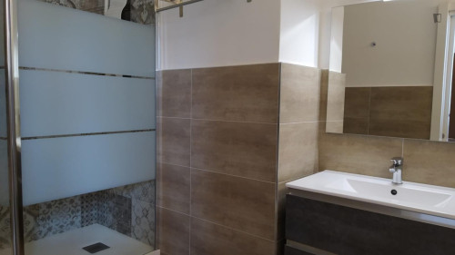 Elegant double ensuite bedroom in Murat