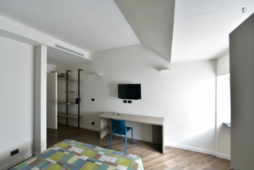 Double ensuite-bedroom in a modern apartment