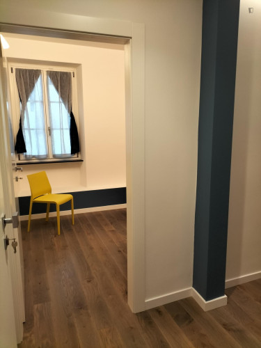 Ample double bedroom with private bathroom in a modern apartment - Gallery - 8