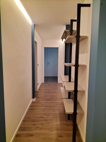 Ample double bedroom with private bathroom in a modern apartment - Gallery - 9