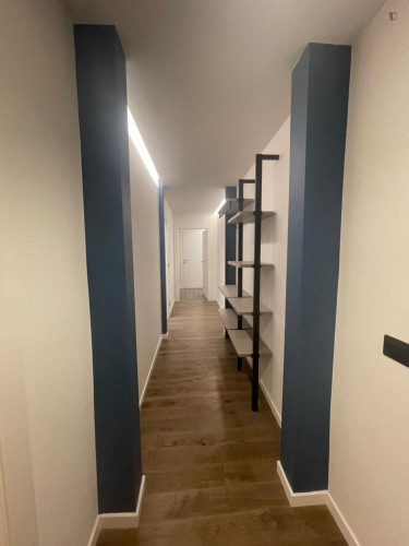 Ample double bedroom with private bathroom in a modern apartment - Gallery - 10