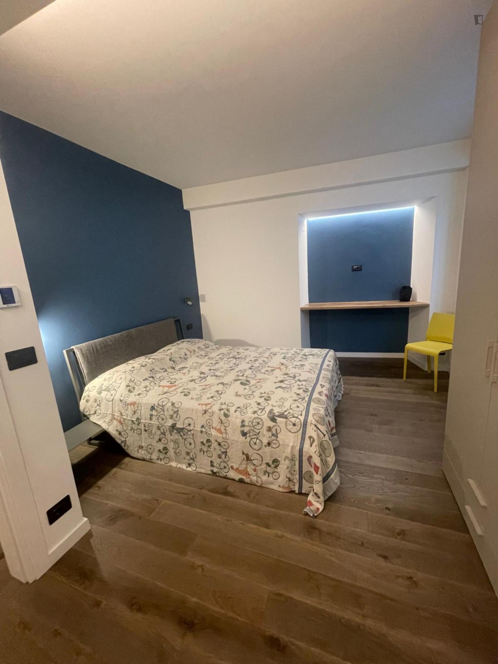 Ample Double Bedroom With Private Bathroom In A Modern Apartment - 1