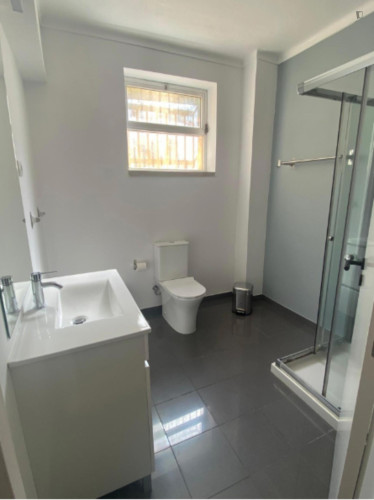 Elegant Double Bedroom close to Luís de Camões Park - Gallery - 10