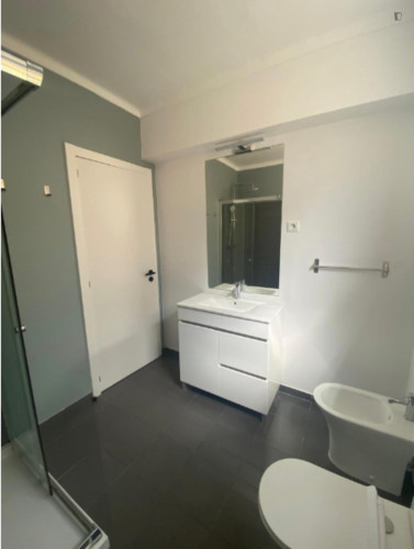 Elegant Double Bedroom close to Luís de Camões Park