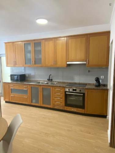 Elegant Double Bedroom close to Luís de Camões Park - Gallery - 17