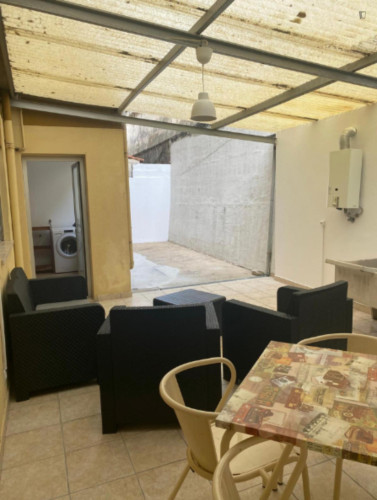 Elegant Double Bedroom close to Luís de Camões Park