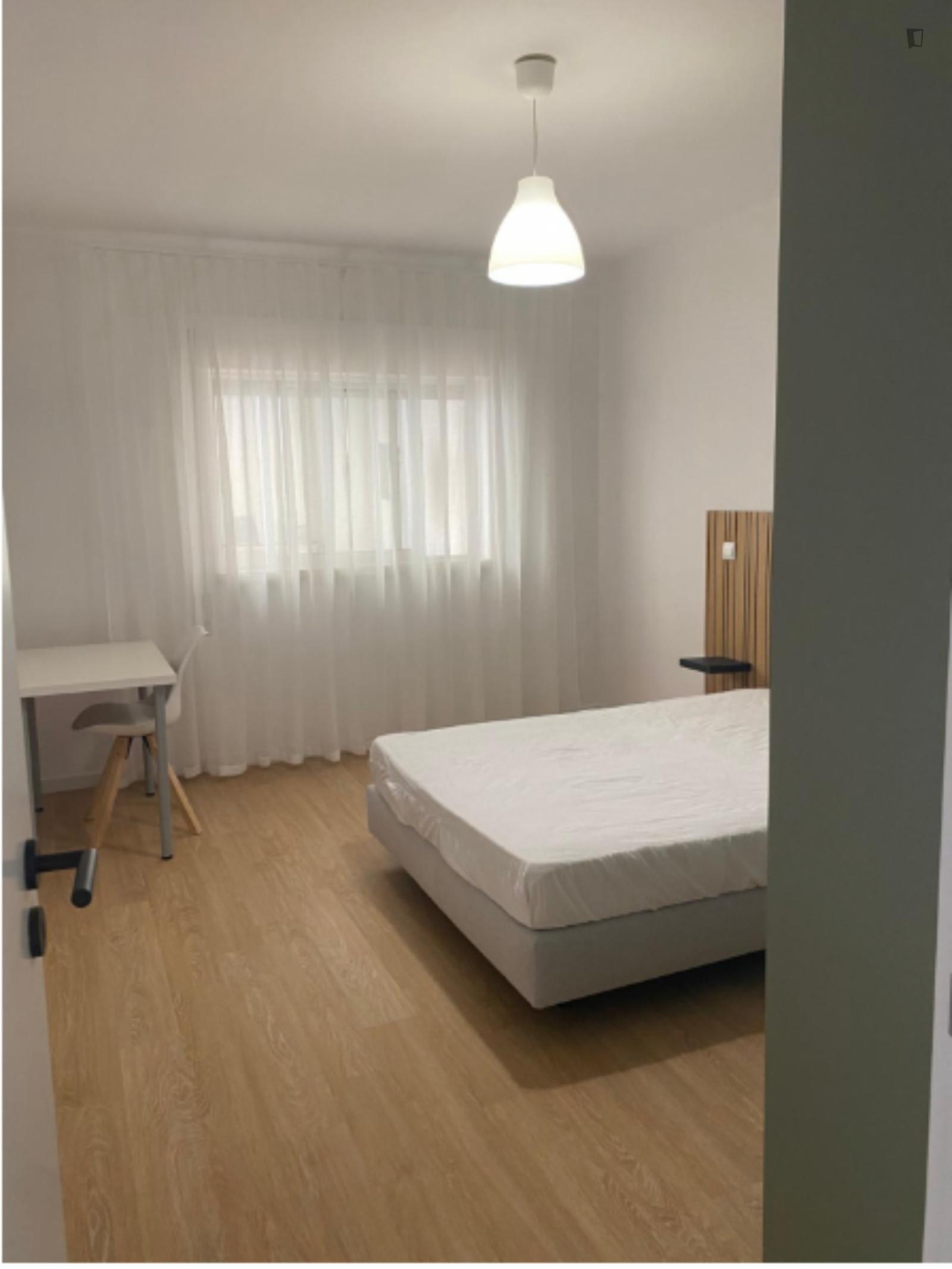 Elegant Double Bedroom Close To Luís De Camões Park - 1
