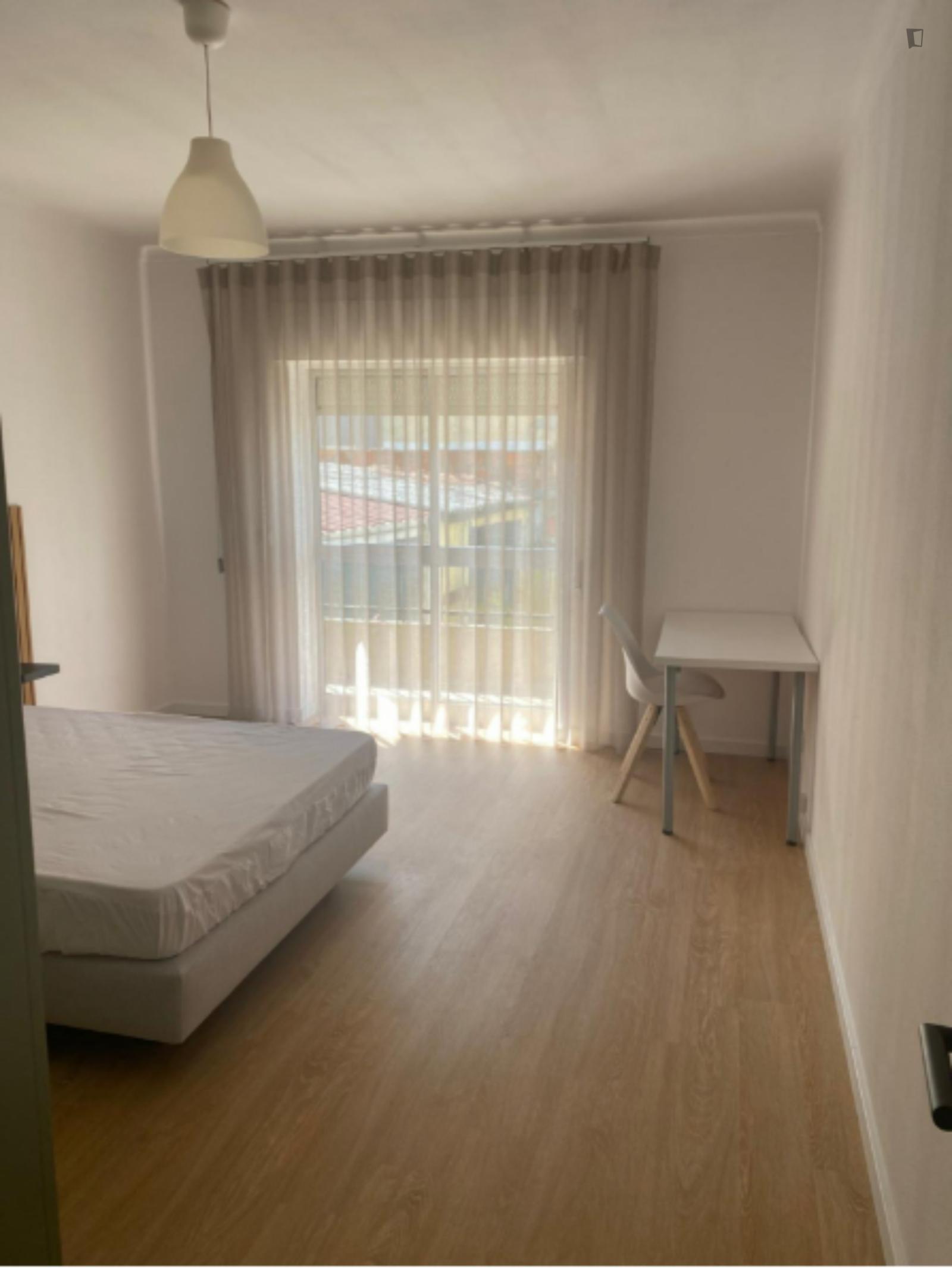 Bright Double Bedroom With A Balcony Close To ESECS Polytechnic - 1